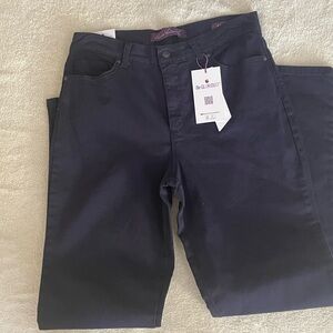 NWT  Gloria Vanderbilt Amanda Slimming Jeans Tapered Leg High Rise Stretch  10